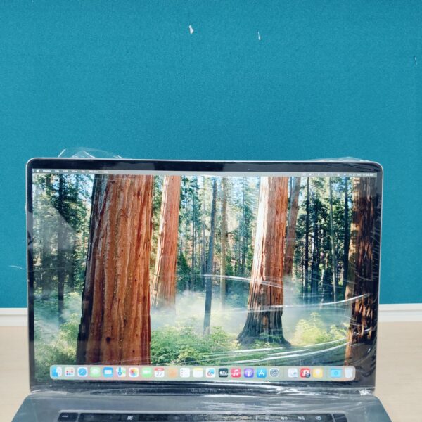 Apple MacBook Pro - Image 3