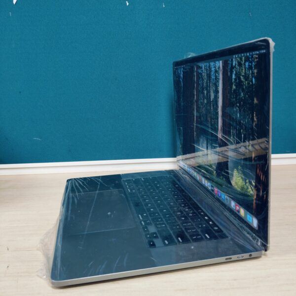 Apple MacBook Pro - Image 4