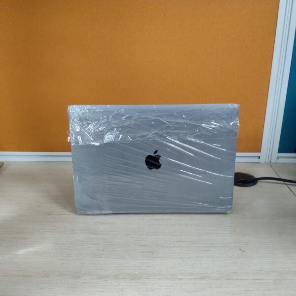 Apple MacBook Pro - Image 3