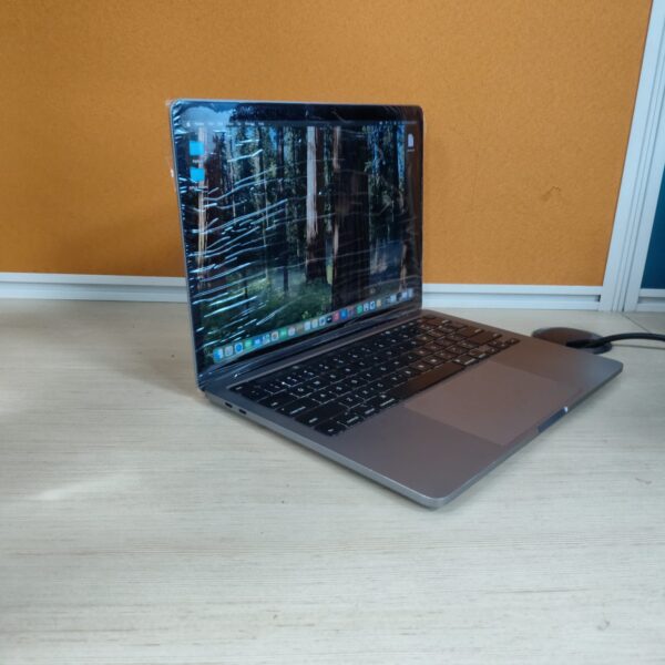 Apple MacBook Pro - Image 5